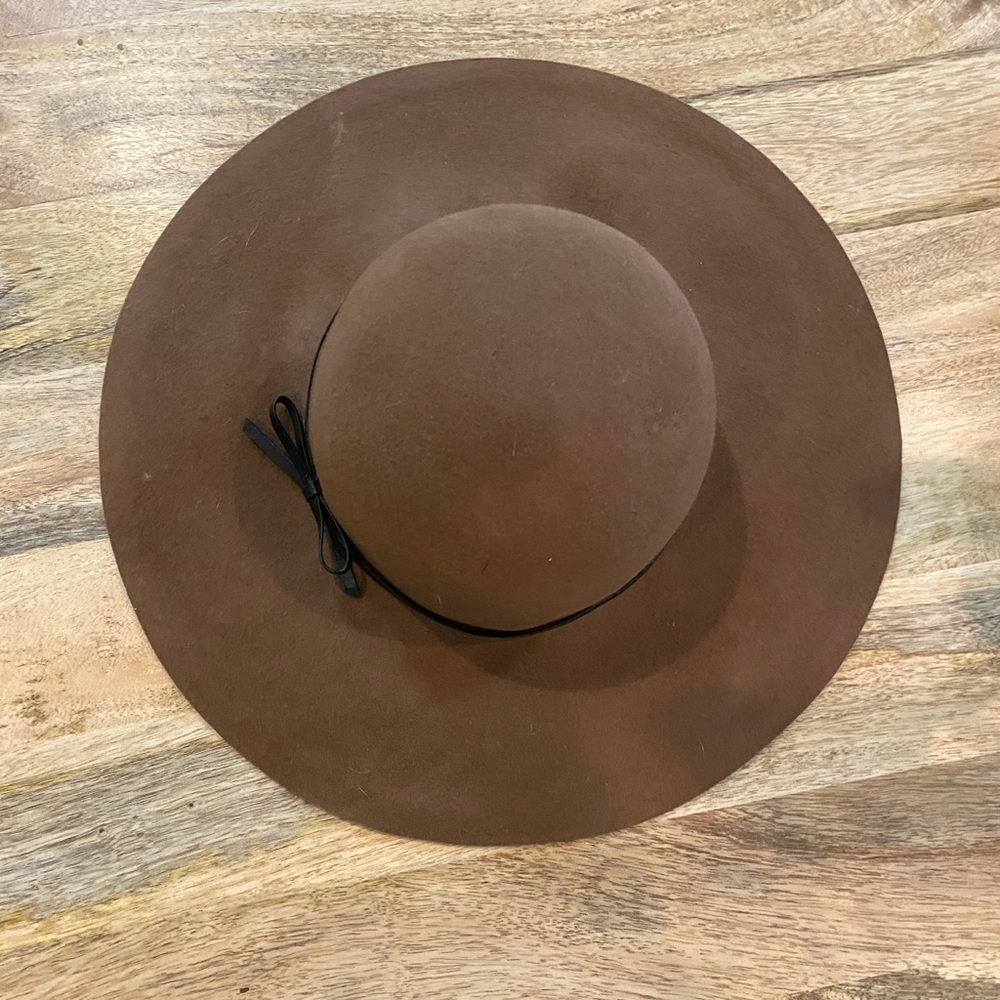 Floppy hat